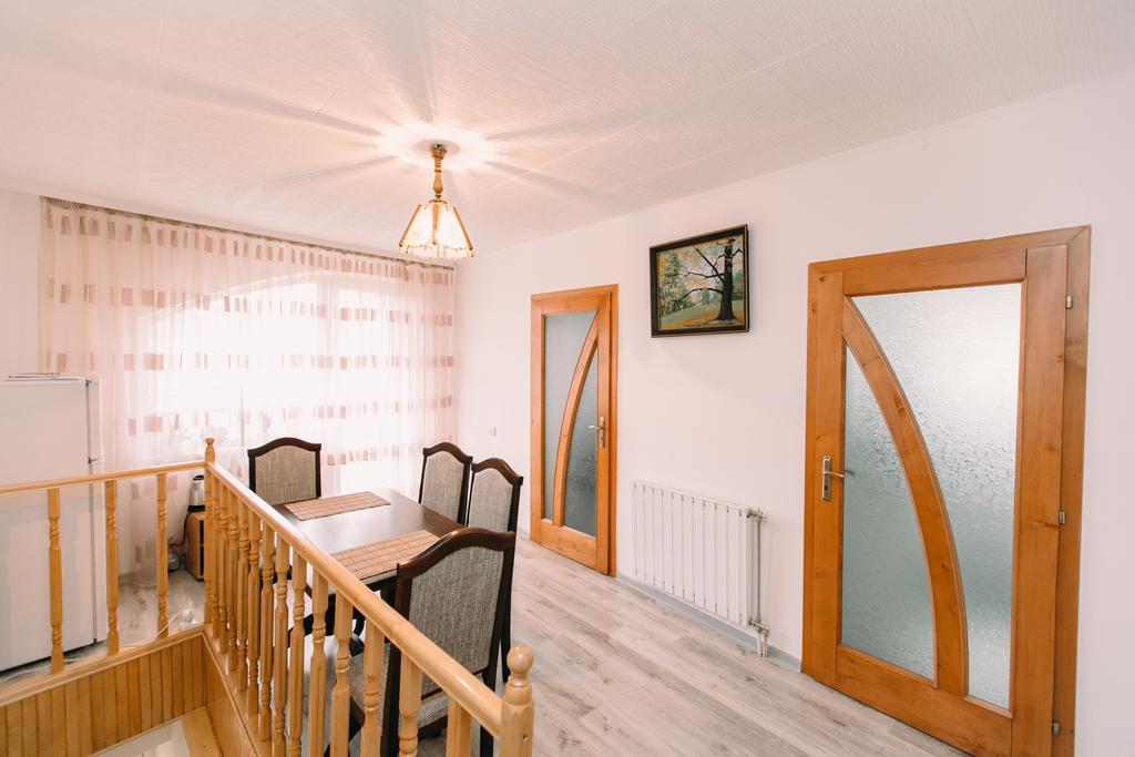 Apartments In Uzhgorod Room photo